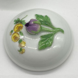 A Pair  Meissen Porcelain Bowls and Covers Decorated with Floral Sprays
