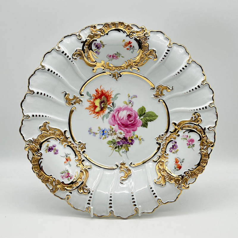 meissen-porcelain-cabinet-